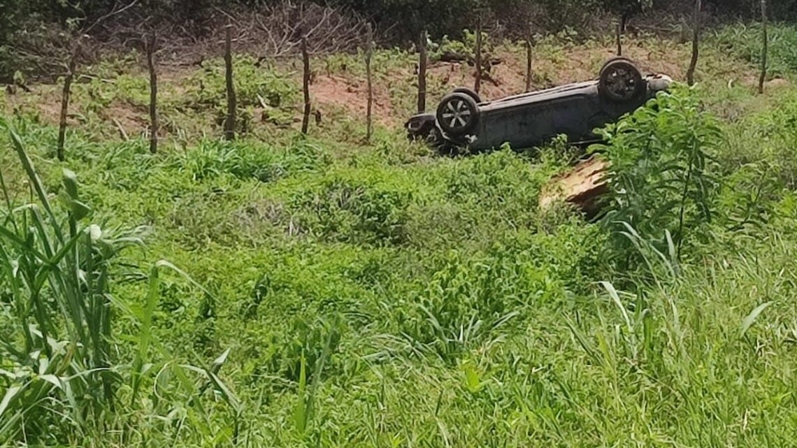 Tragédia na PE 320: carro com crianças capota e deixa feridos