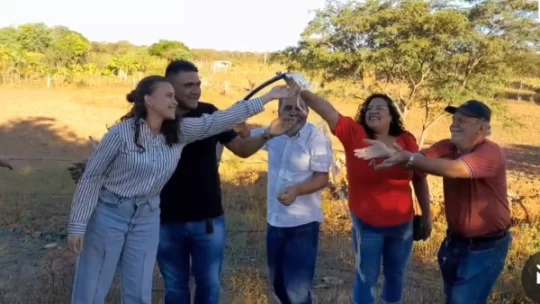 Em Carnaíba Anchieta Patriota inaugura sistema de abastecimento de água no Sítio Rodeador.