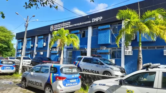 Mulher é encontrada morta ao lado do marido em Olinda; polícia investiga feminicídio