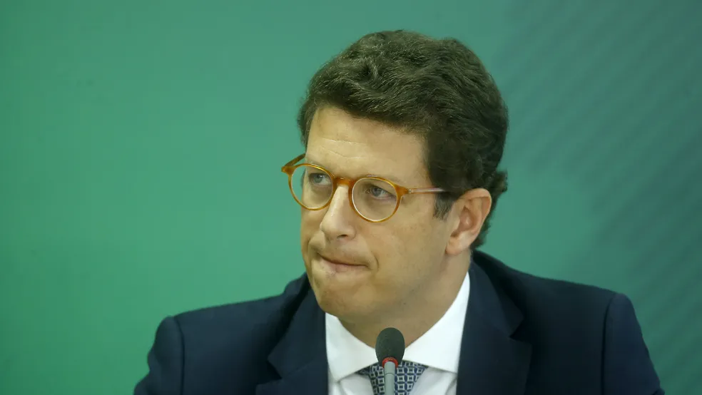 Ex-ministro do Meio Ambiente Ricardo Salles vira réu em ação que apura exportação ilegal de madeira