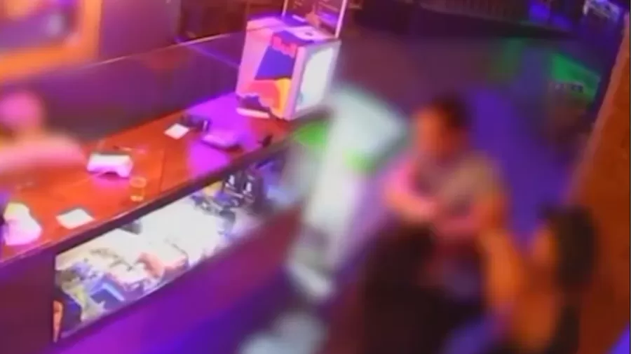 Bombeiro do DF é preso suspeito de atirar em mulher após briga em bar