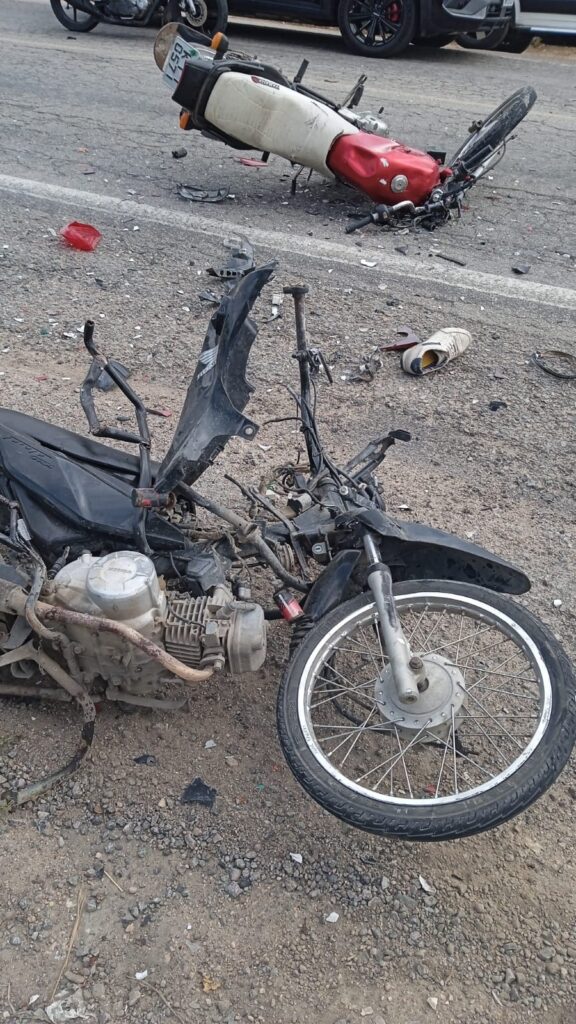 Duas pessoas morrem após colisão entre motocicletas na BR-104 em Caruaru