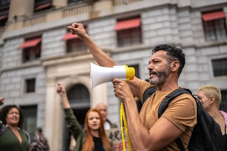 Crise no SINDUPROM-PE: Rumo a uma Desfiliação em Massa?