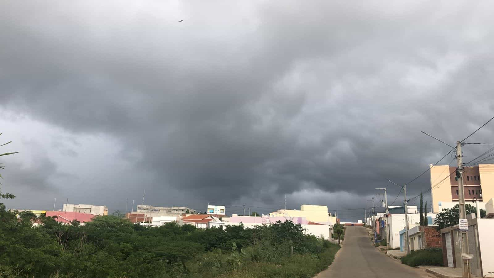 A chuva continua por Afogados da Ingazeira