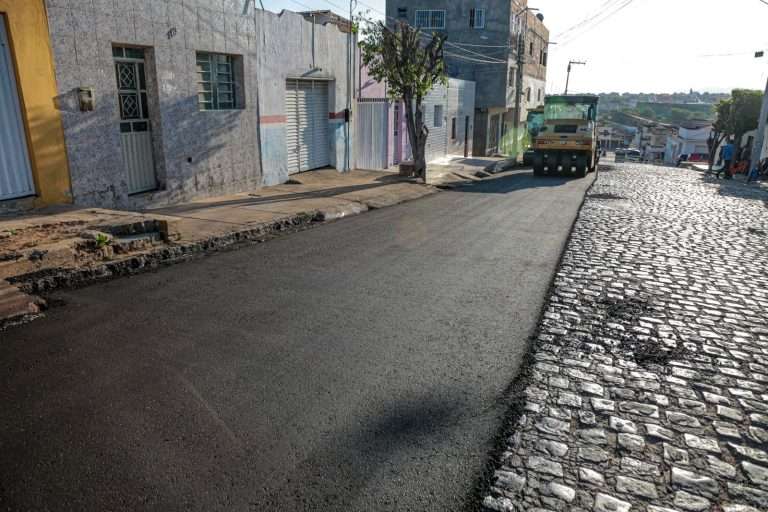 OBRAS DE ASFALTAMENTO EM AFOGADOS DA INGAZEIRA: OPORTUNIDADE OU ESTRATÉGIA ELEITORAL?