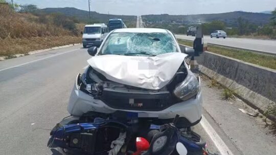 Motociclista morre após colidir contra carro na BR 232, em Caruaru