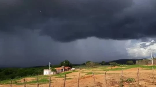 Alerta do Inmet para ventos e chuvas fortes atinge 21 cidades do Sertão de Pernambuco