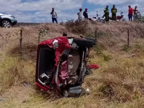 🚨 Acidente na PE-123 deixa dois mortos e cinco feridos em Sanharó, PE 🚑