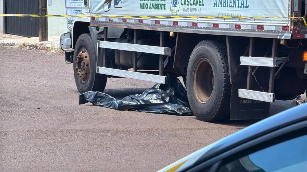 Mulher m8rre atropelada por caminhão de coleta de recicláveis em Cascavel