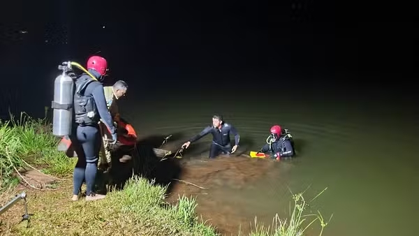 Criança anda mais de 3 km para pedir socorro após carro cair em represa no Paraná