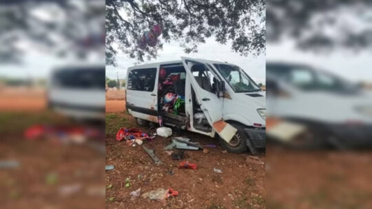 Vendedor de balões tem pernas amp5t3d3s após cilindro de gás expl8dir