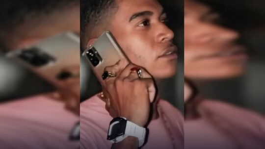 Pai 3sp3nc3 filha até a m3rt3 por ela não ter feito lição de casa