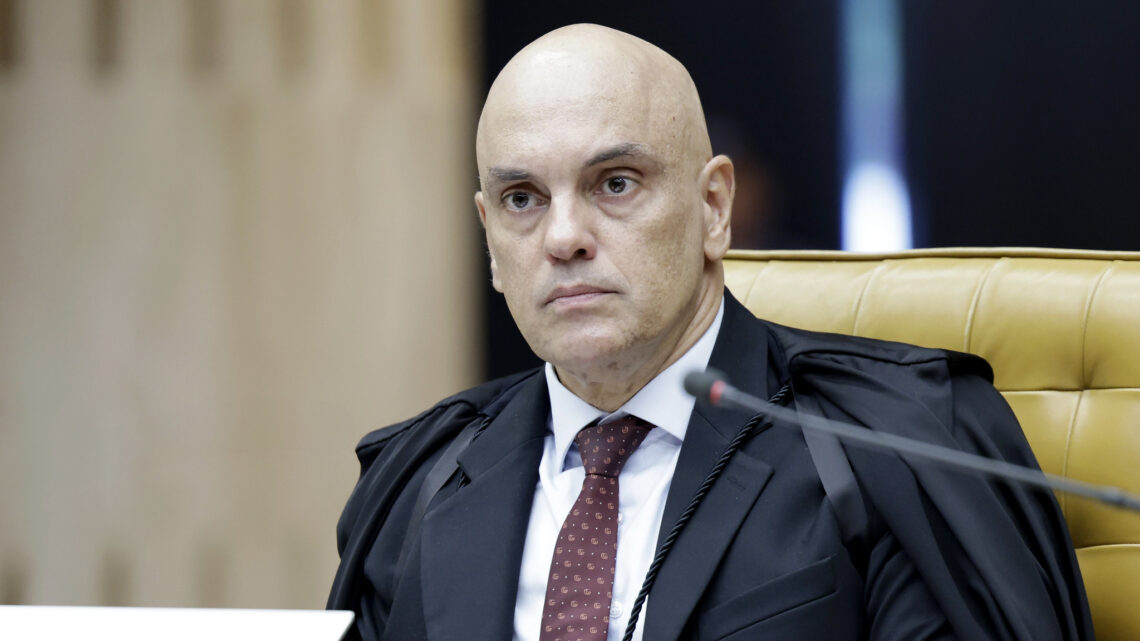 Alexandre Moraes pede data para julgamento de Bolsonaro e mais 7
