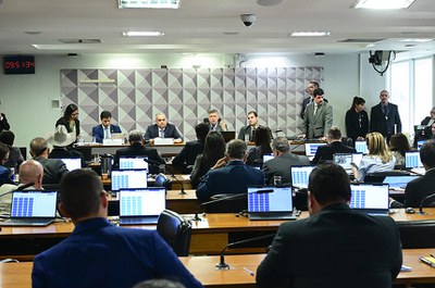 Por unanimidade, CCJ do Senado rejeita PEC da Blindagem