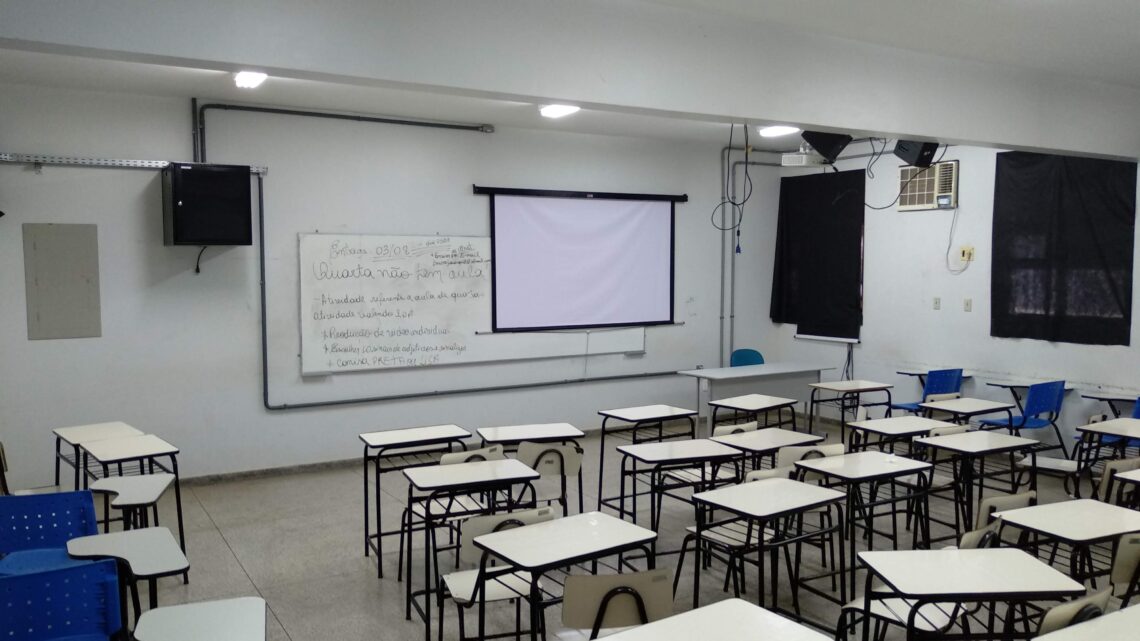 Professora é presa por agredir alunos de apenas 3 anos dentro de sala